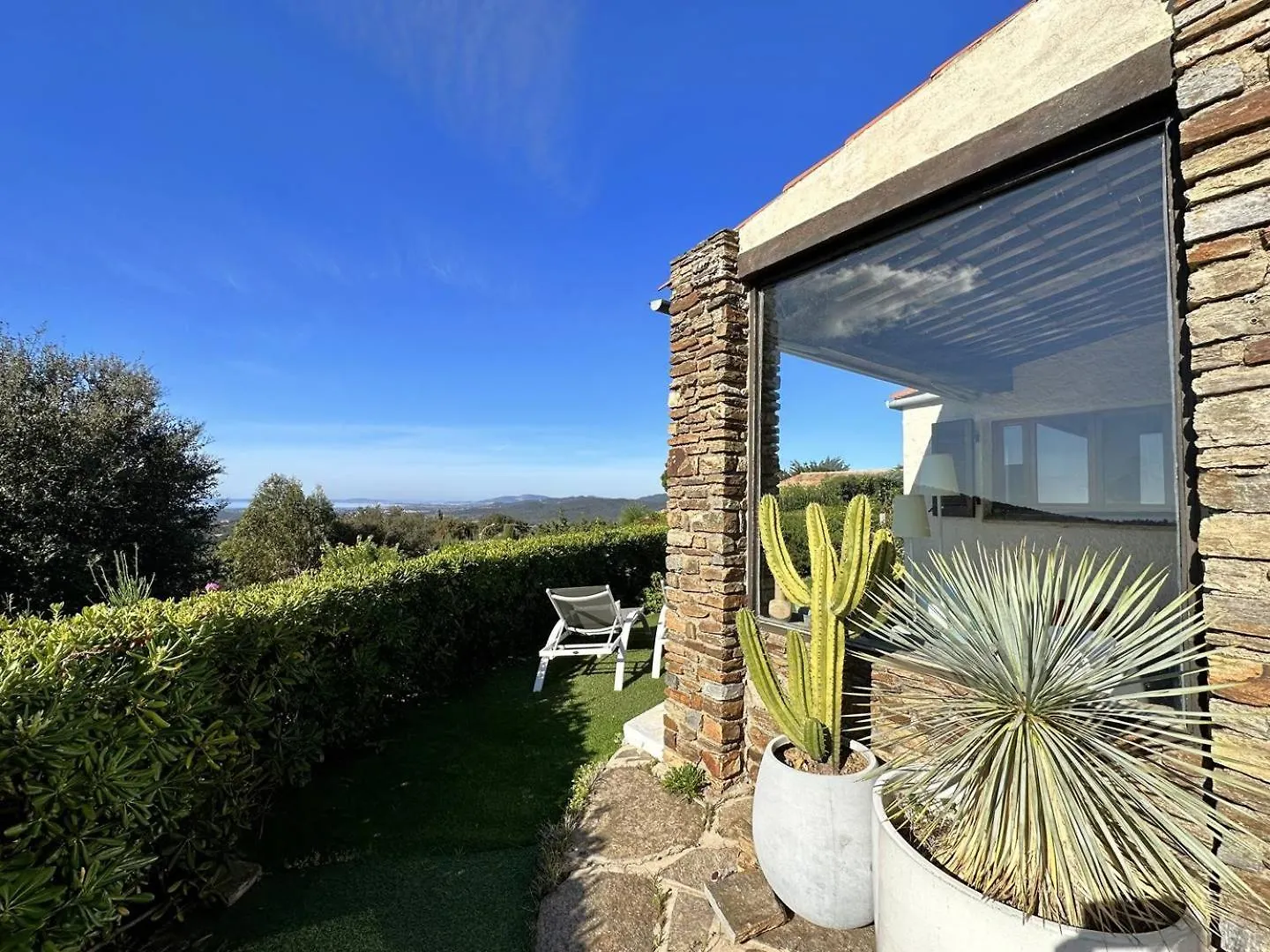 Villa Cosy Pour 6 Personnes Avec Piscine Privee Et Vue Panoramique Sur Les Iles Et Les Collines A La Londe Les Maures
