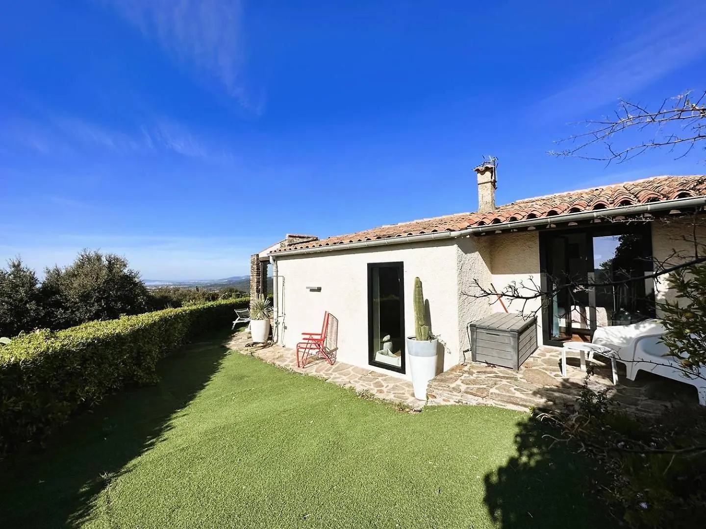 Villa Cosy Pour 6 Personnes Avec Piscine Privee Et Vue Panoramique Sur Les Iles Et Les Collines A La Londe Les Maures
